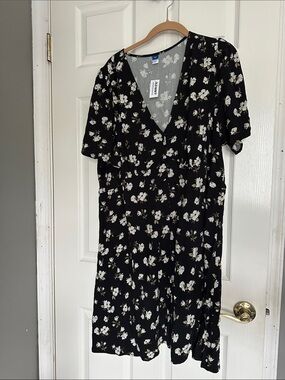 Old Navy Black Floral V-Neck Midi Dress